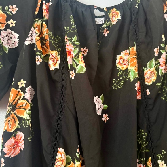 🌻Romantic Black Floral Dress with optional belt - Picture 2 of 5